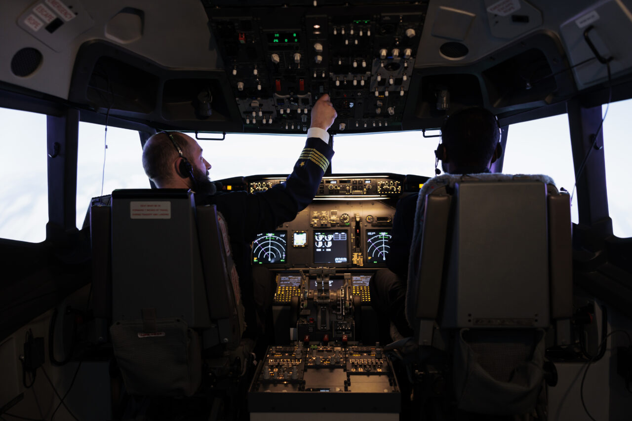 aereo cabina pilotaggio